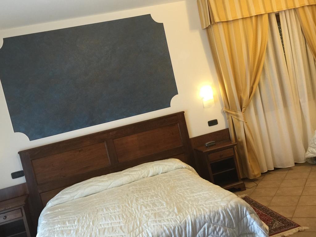 Hotel Ristorante Al Brunello Di Montalcino Zimmer foto