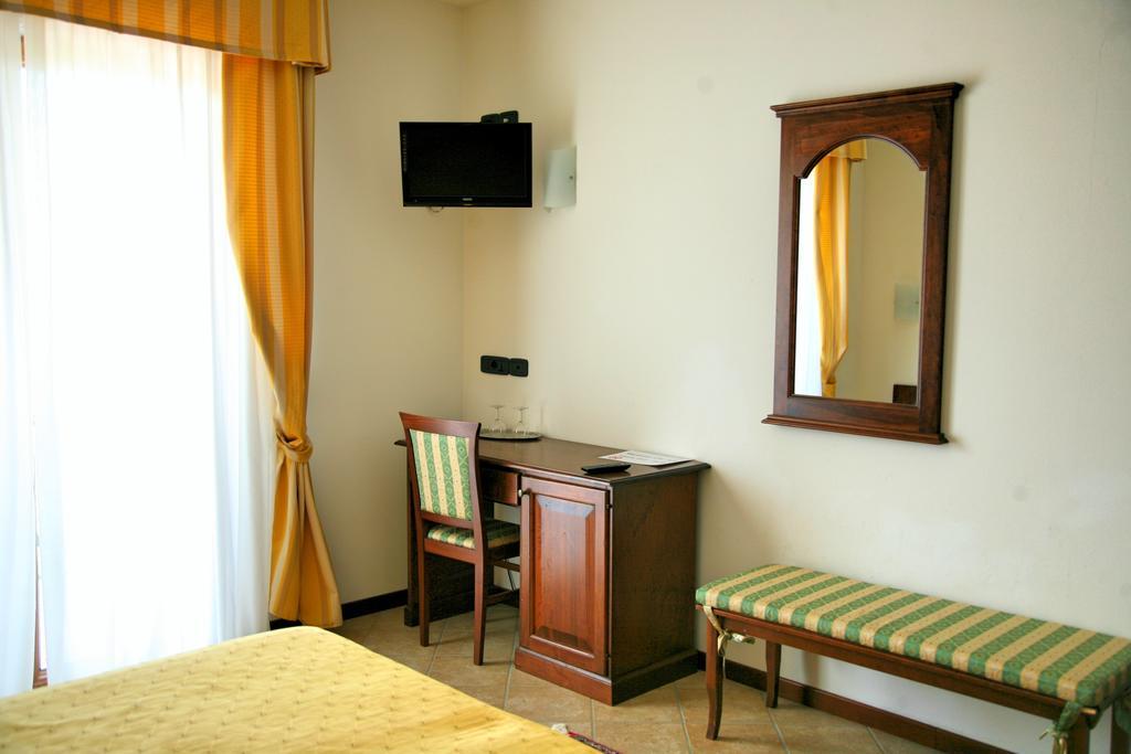 Hotel Ristorante Al Brunello Di Montalcino Zimmer foto